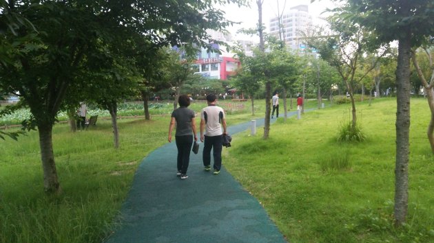 雲泉貯水池の遊歩道
